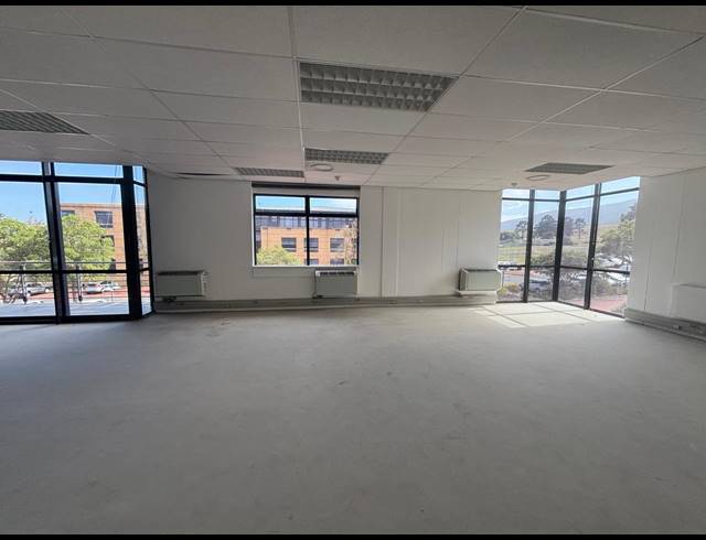 400M² OFFICE TO LET IN PLATTEKLOOF 3